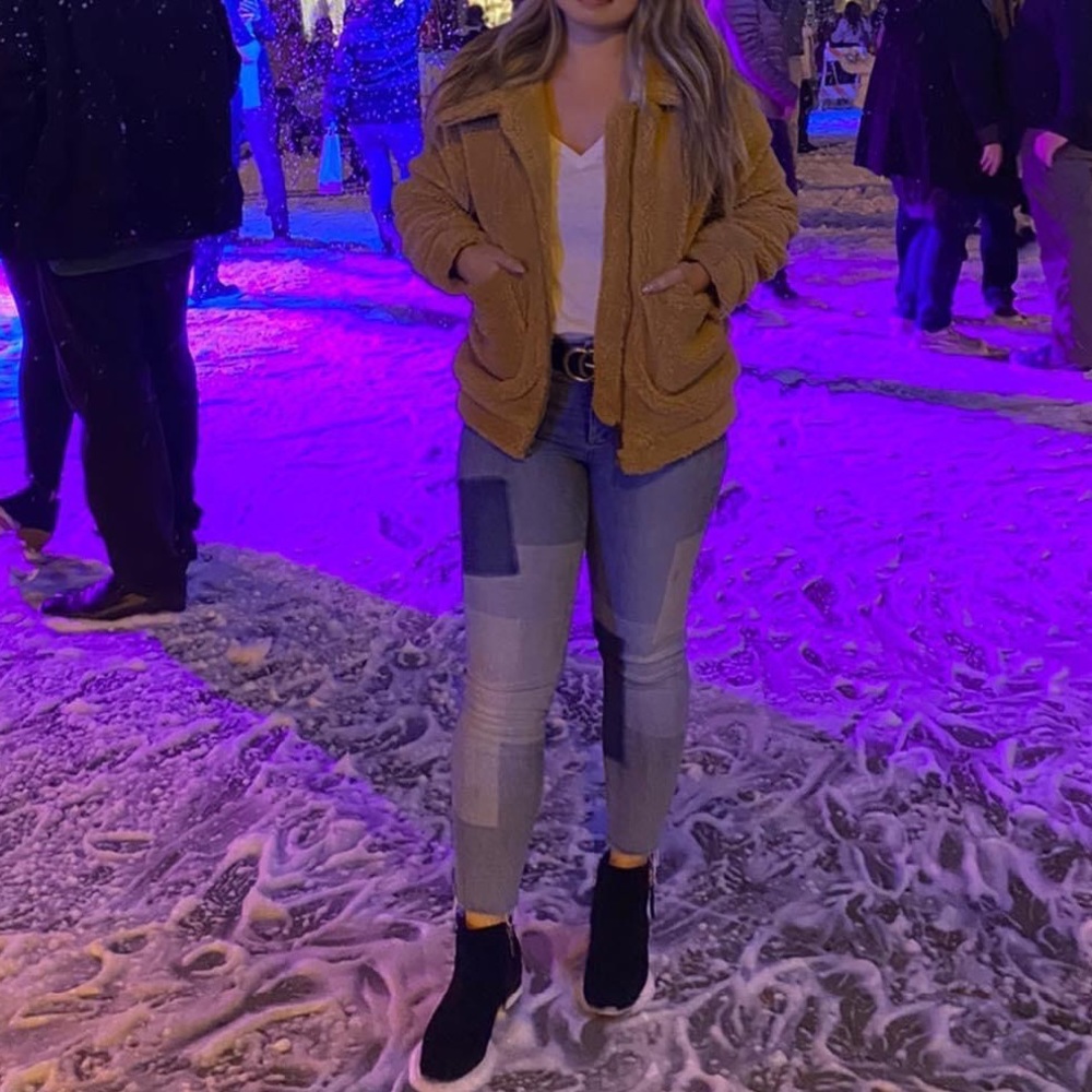 Fuzzy jacket in tan color